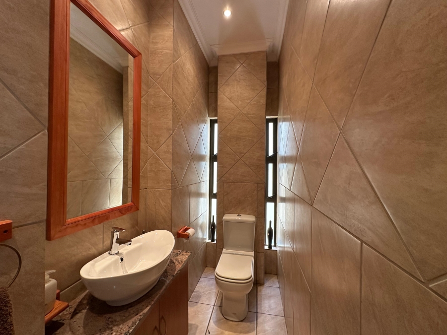 5 Bedroom Property for Sale in Xanadu Eco Park North West